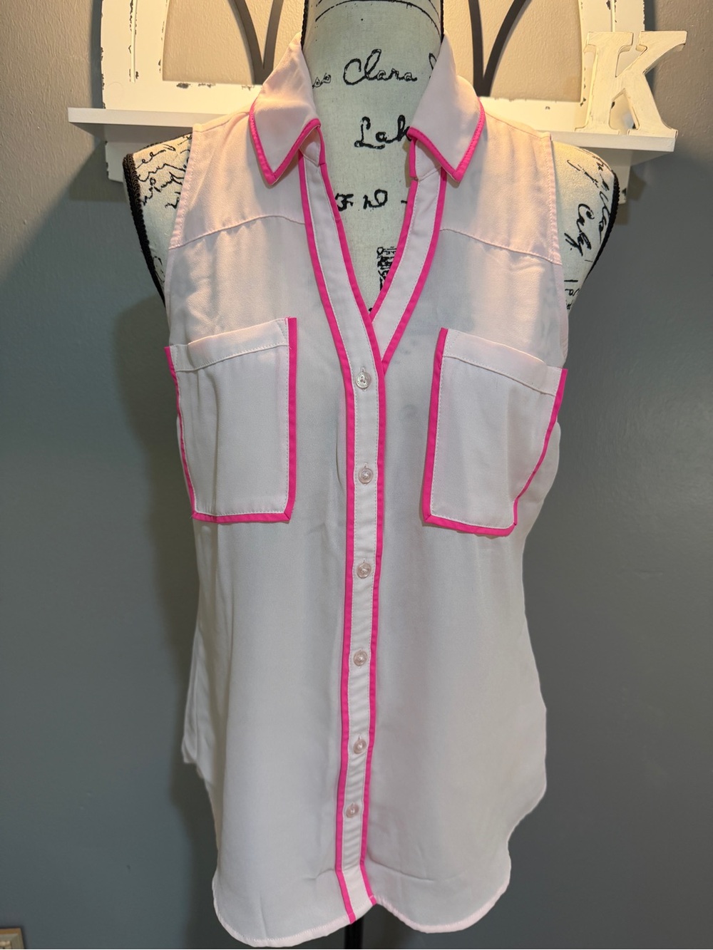 EXPRESS PINK/WHITE BUTTON FRONT BLOUSE WITH HOT PINK PIPING SZ M